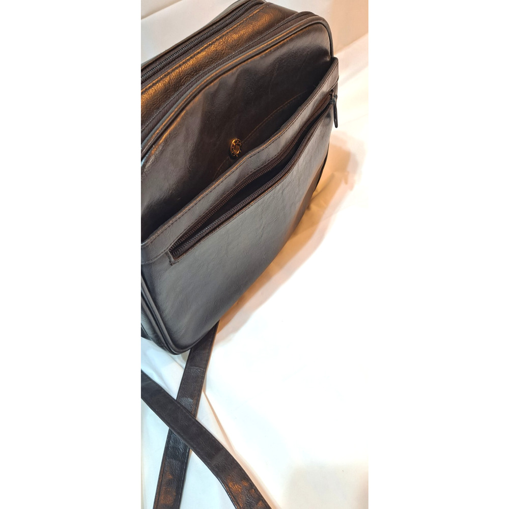 Functional, Multi-pocket Crossbody Handbag - Picture 4 of 7